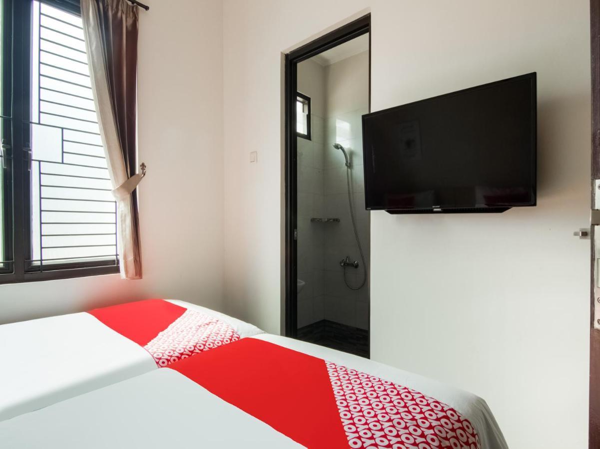 Oyo 3824 Columbus Residence J1 Telukjambe Extérieur photo