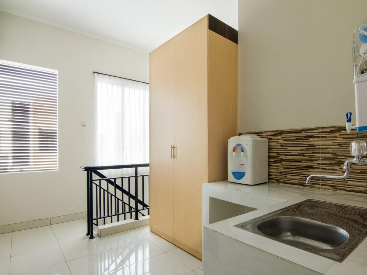Oyo 3824 Columbus Residence J1 Telukjambe Extérieur photo