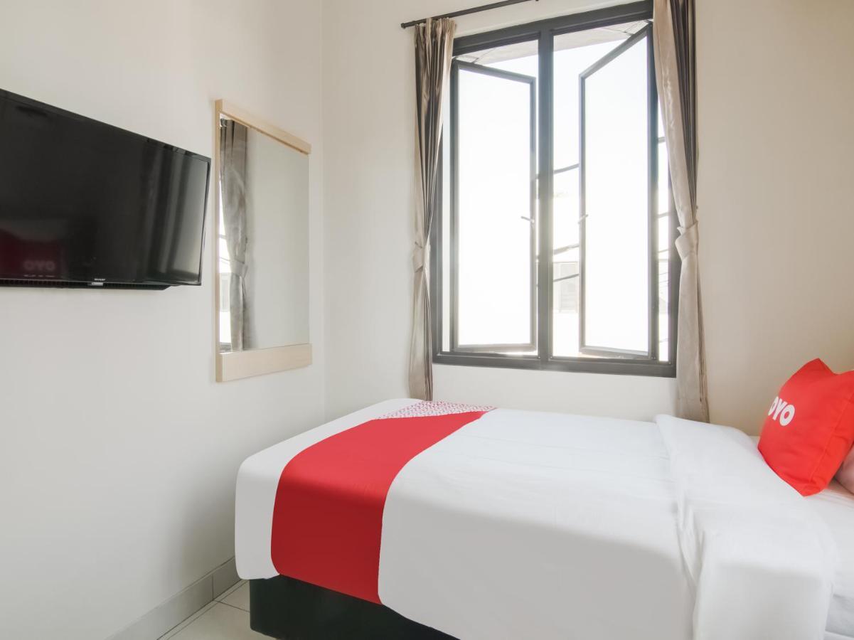 Oyo 3824 Columbus Residence J1 Telukjambe Extérieur photo