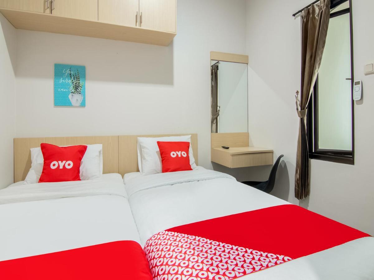 Oyo 3824 Columbus Residence J1 Telukjambe Extérieur photo