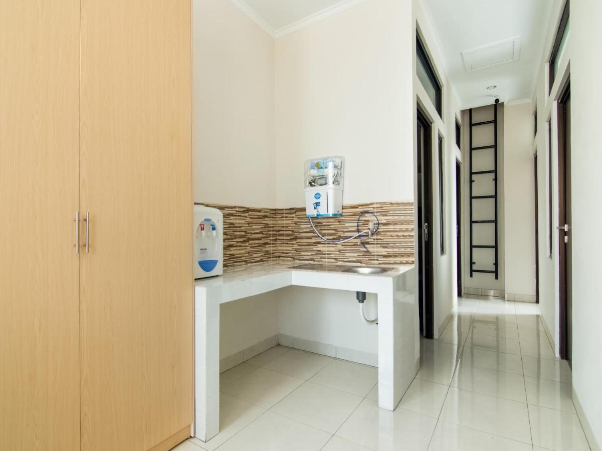 Oyo 3824 Columbus Residence J1 Telukjambe Extérieur photo